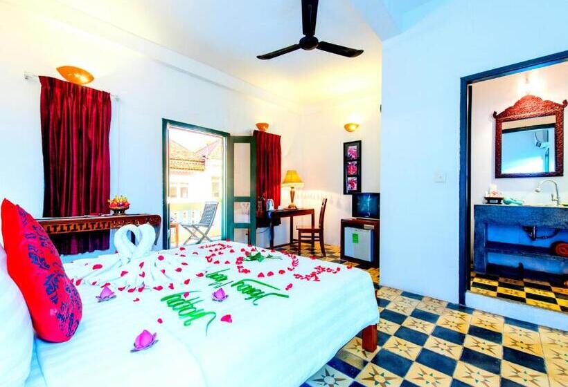 اتاق لوکس با بالکن, Golden Banana Residence