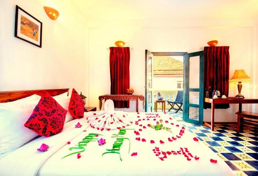 اتاق لوکس با بالکن, Golden Banana Residence