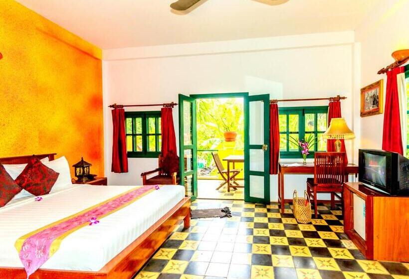 اتاق لوکس با بالکن, Golden Banana Residence