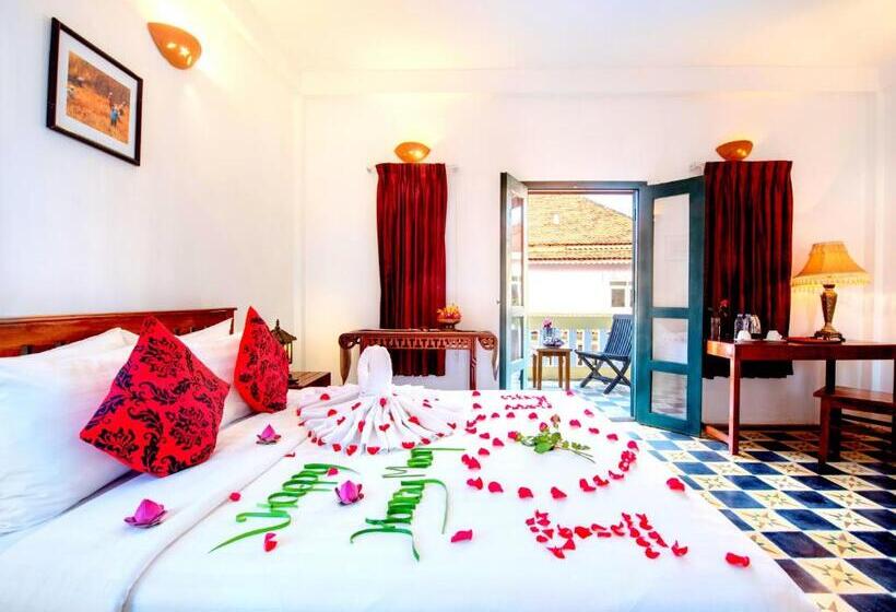 اتاق لوکس با بالکن, Golden Banana Residence