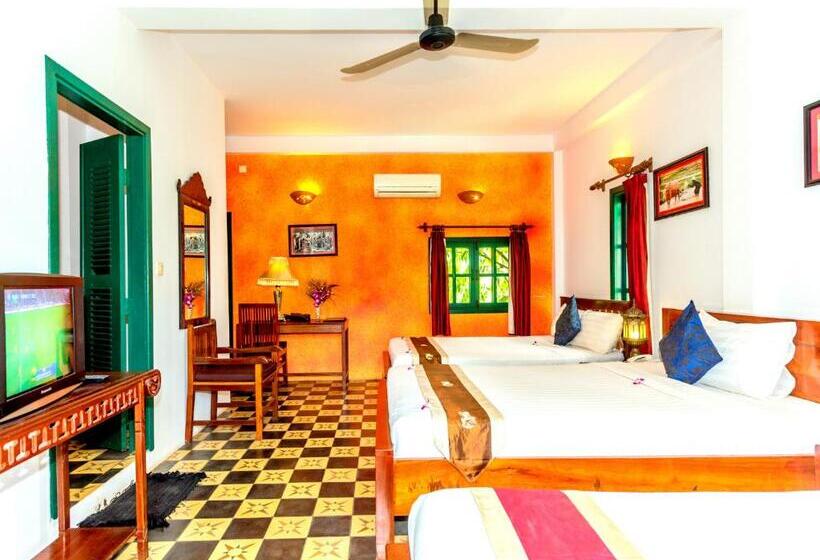 اتاق استاندارد سه تخته با چشمانداز استخر, Golden Banana Residence