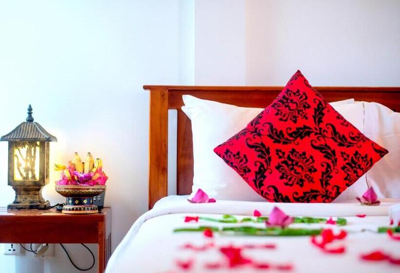 اتاق استاندارد سه تخته با چشمانداز استخر, Golden Banana Residence