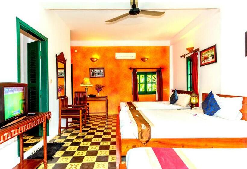 اتاق استاندارد سه تخته با چشمانداز استخر, Golden Banana Residence