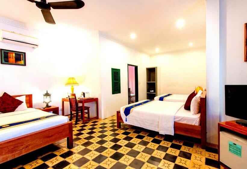 اتاق خانوادگی, Golden Banana Residence