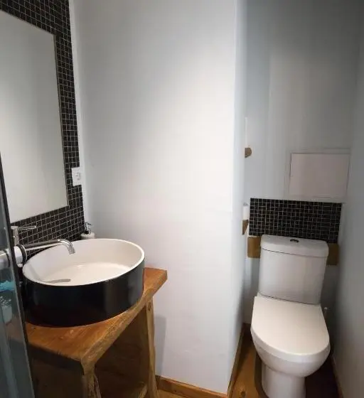 デラックスルーム, Modern & Recycled Guest House