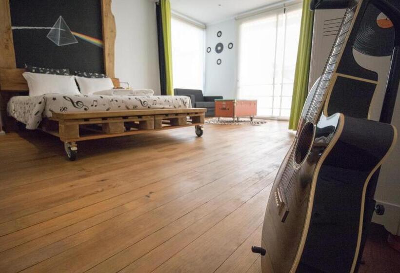 Deluxe Room, Modern & Recycled Guest House