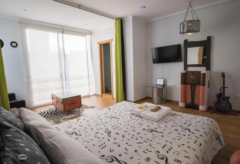 Deluxe Room, Modern & Recycled Guest House