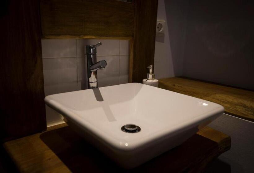 Номер Стандарт, Modern & Recycled Guest House