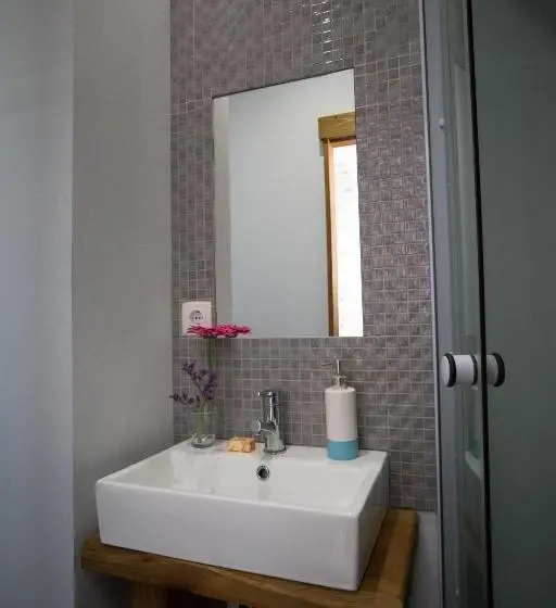 サイドオーシャンビュースタンダードルーム, Modern & Recycled Guest House