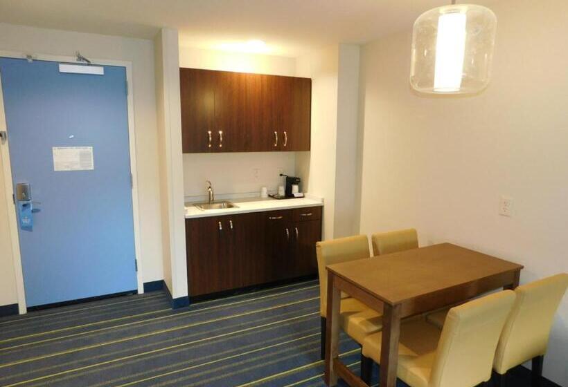 Люкс Кровать Кинг, Days Inn & Suites By Wyndham Kearney Ne