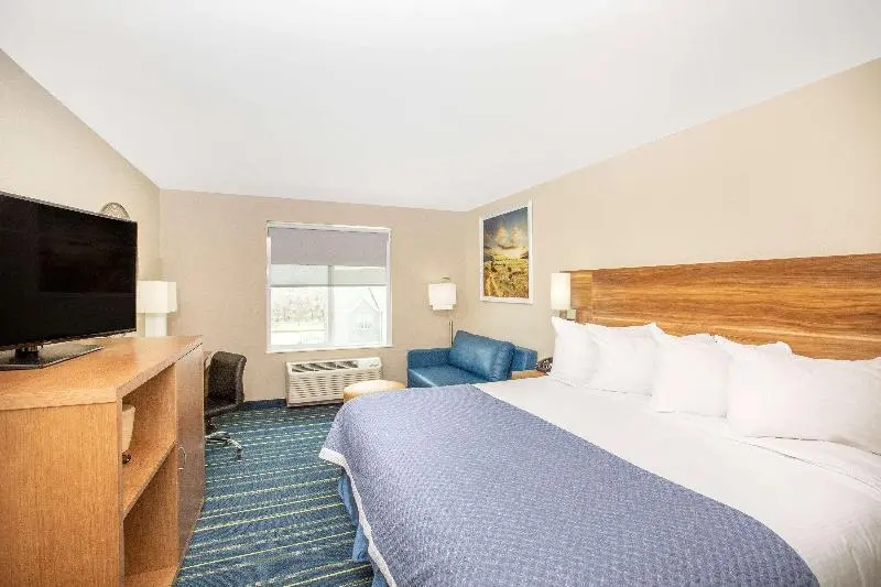 キングサイズベッドのスイートルーム, Days Inn & Suites By Wyndham Kearney Ne