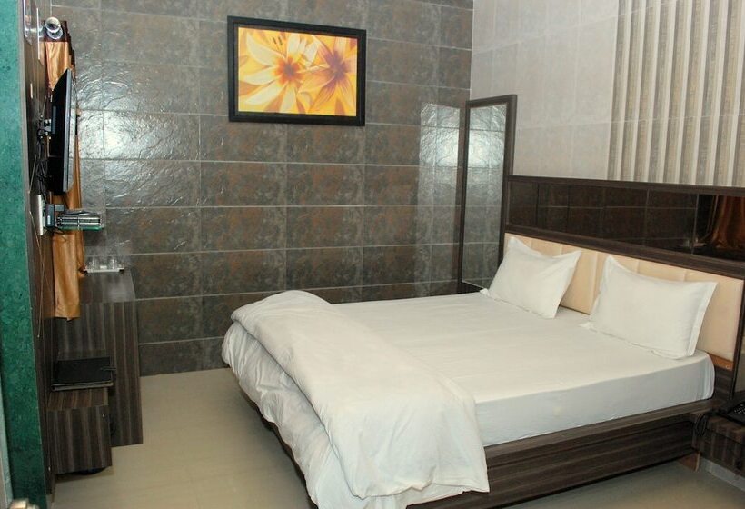 디럭스 룸, The Sky Comfort   Hotel The Heaven, Dwarka