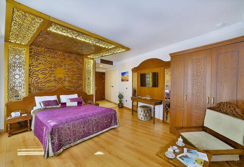 اتاق لوکس, Kaya Ninova