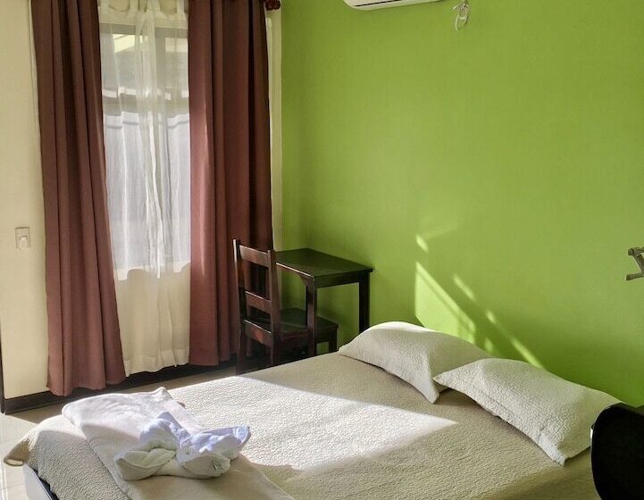 غرفة قياسية فردية, Mi Linda Tierra