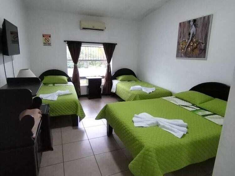 غرفة قياسية ثلاثية, Mi Linda Tierra