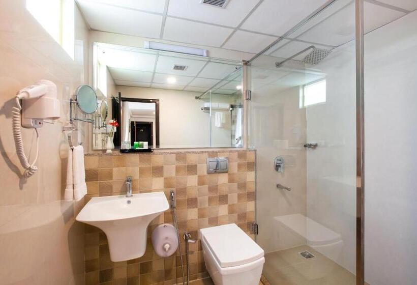 クラシックルーム, Sterling Thekkady