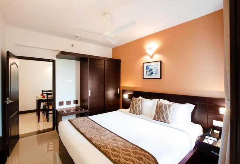 プレステージスイート, Sterling Thekkady