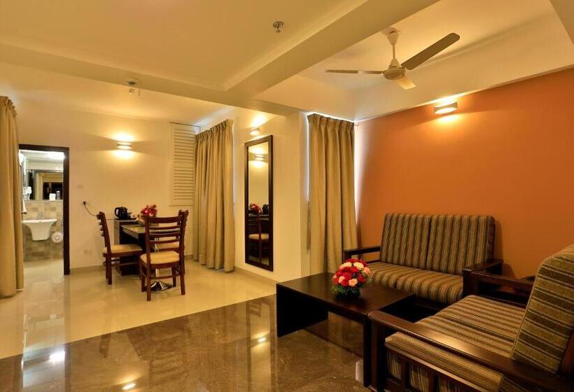 プレステージスイート, Sterling Thekkady