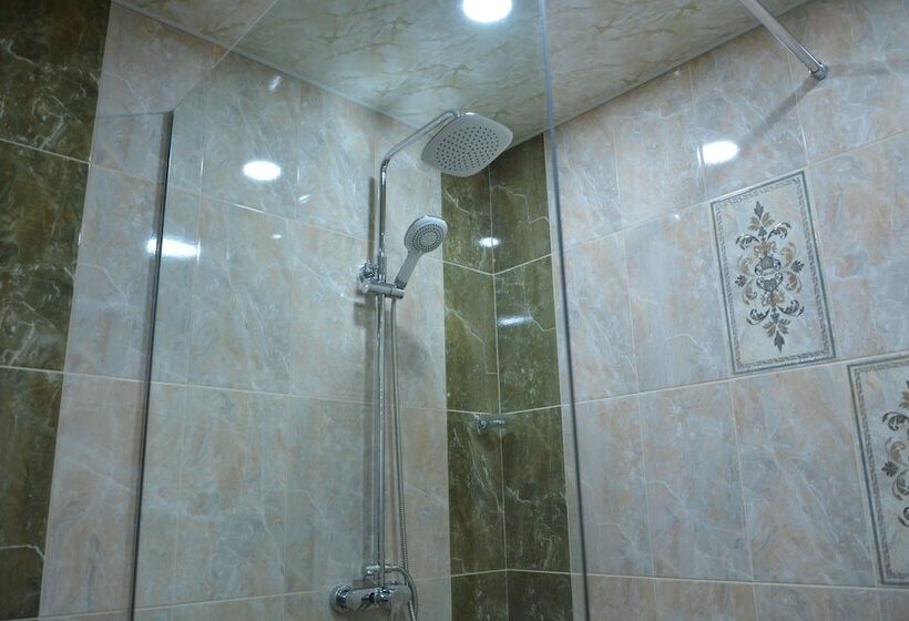 سوئیت راحتی, Tomu S