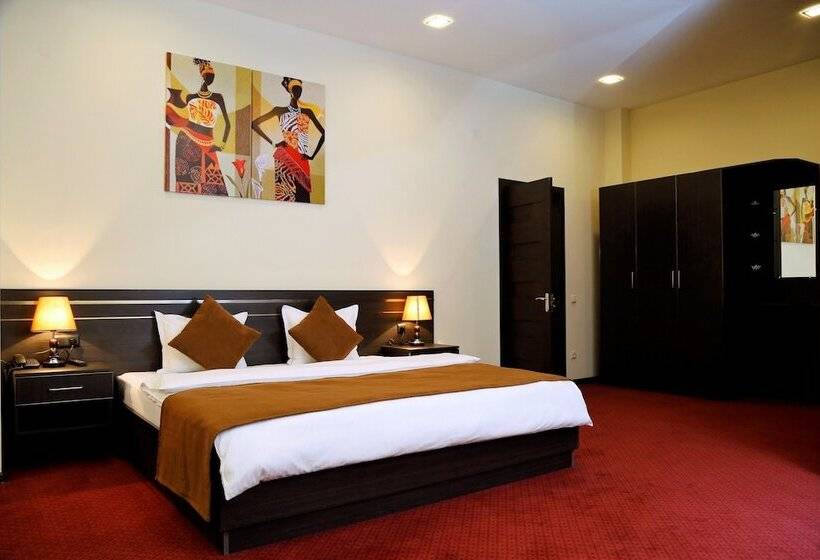 سوئیت راحتی, Tomu S