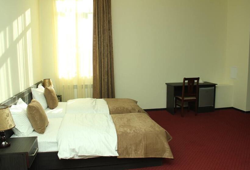 اتاق لوکس, Tomu S