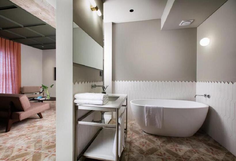 ロイヤルスイート, Oia Hotel Dadaepo