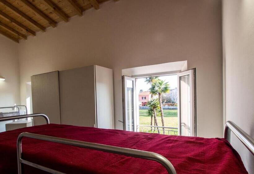 سرير فى غرفة مشتركه, Ostello La Salana