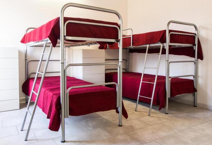 سرير فى غرفة مشتركه, Ostello La Salana