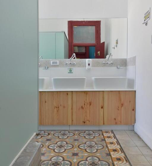 חדר בסיסי לשלושה, Roger S Hostel Tel Aviv