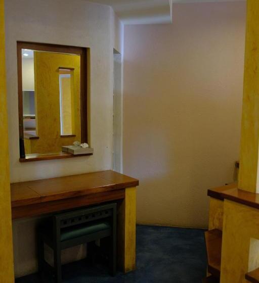 스탠다드 룸 킹사이즈 침대, The Weenee Boutique