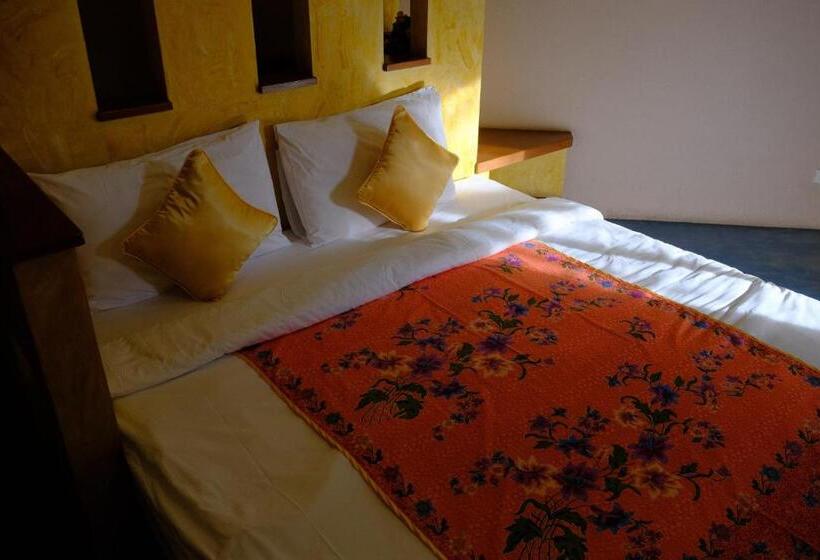 스탠다드 룸 킹사이즈 침대, The Weenee Boutique