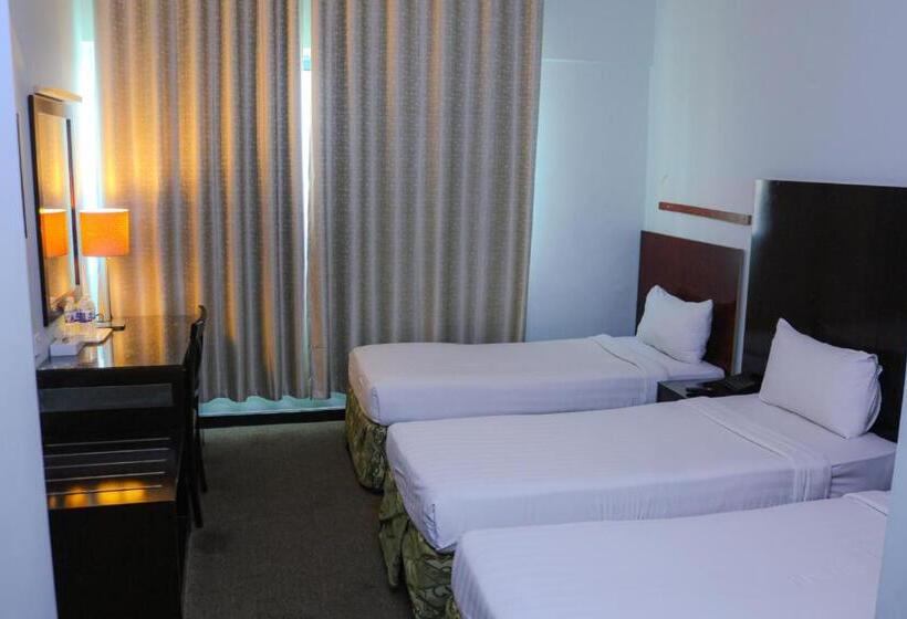 豪华三人间, Boonmax