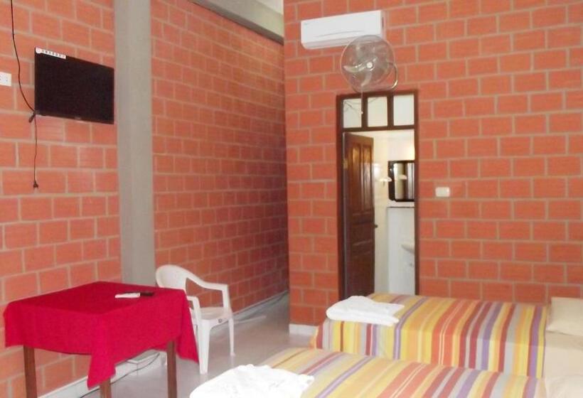 Quarto Triplo Standard Vista Piscina, Ambaibo