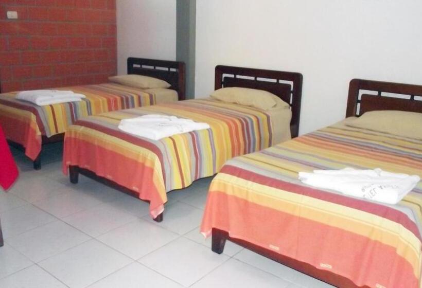 Quarto Triplo Standard Vista Piscina, Ambaibo