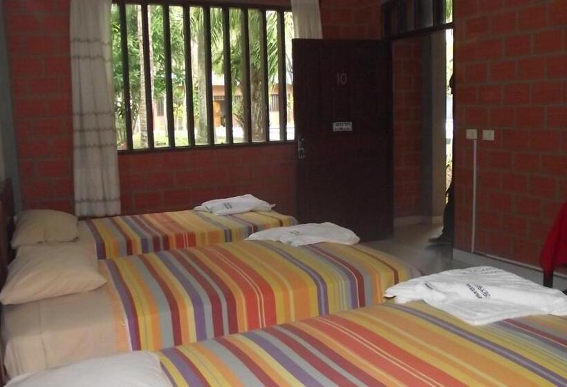 Quarto Triplo Standard Vista Piscina, Ambaibo