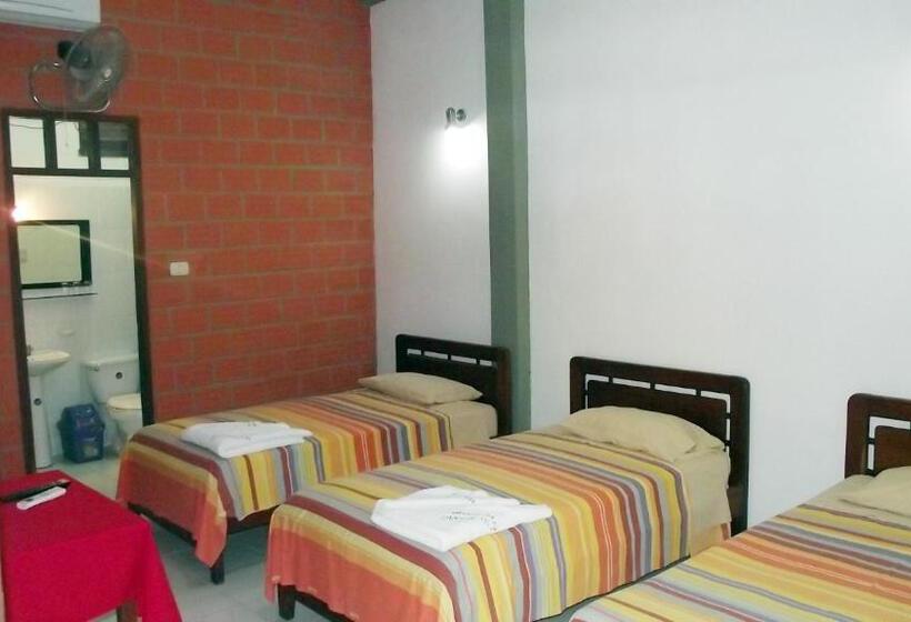 اتاق استاندارد سه تخته با چشمانداز استخر, Ambaibo