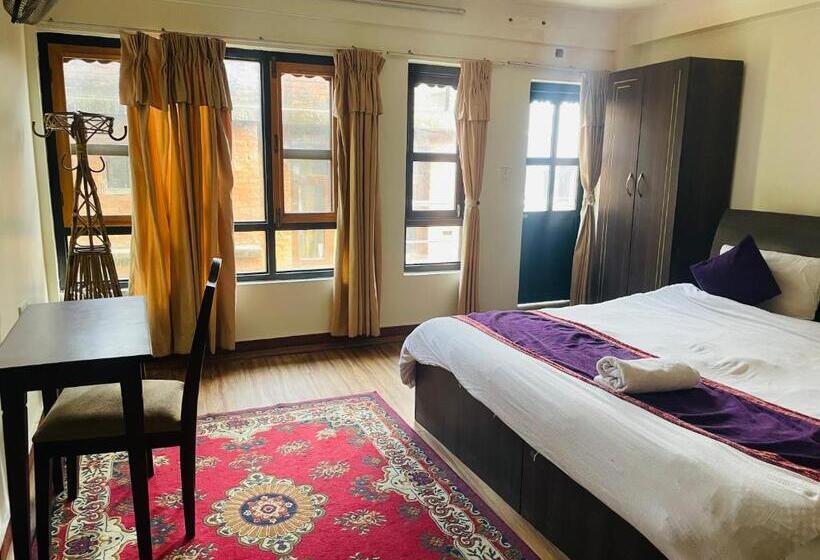 اتاق لوکس با بالکن, Bhaktapur Inn