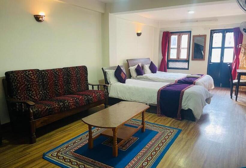 اتاق اجرایی سه نفره, Bhaktapur Inn