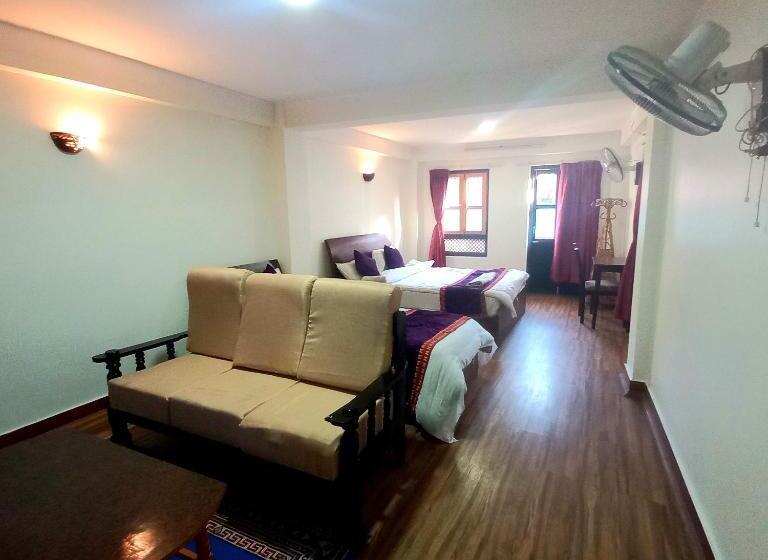 اتاق اجرایی سه نفره, Bhaktapur Inn