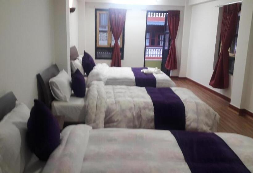 اتاق اجرایی سه نفره, Bhaktapur Inn