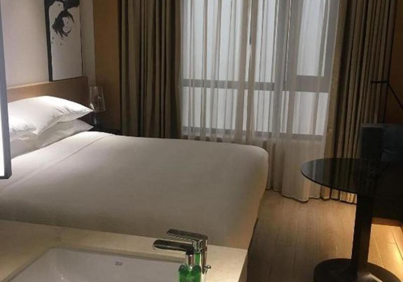 غرفة قياسية سرير كينج, Fairfield By Marriott Shanghai Jingan