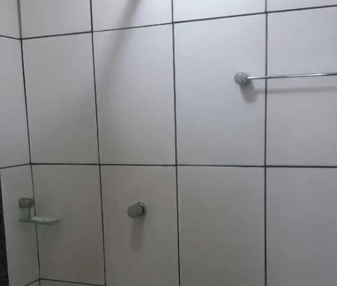 Pokój Deluxe Trzyosobowy, Sambura