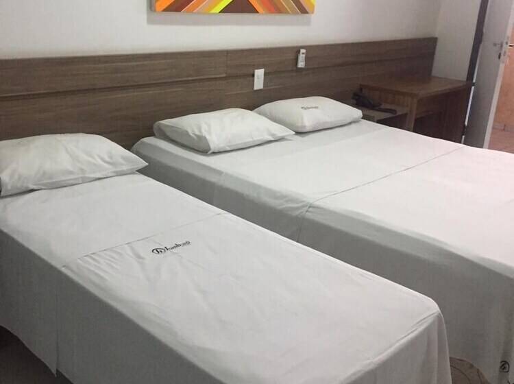 Pokój Czteroosobowy Deluxe, Sambura