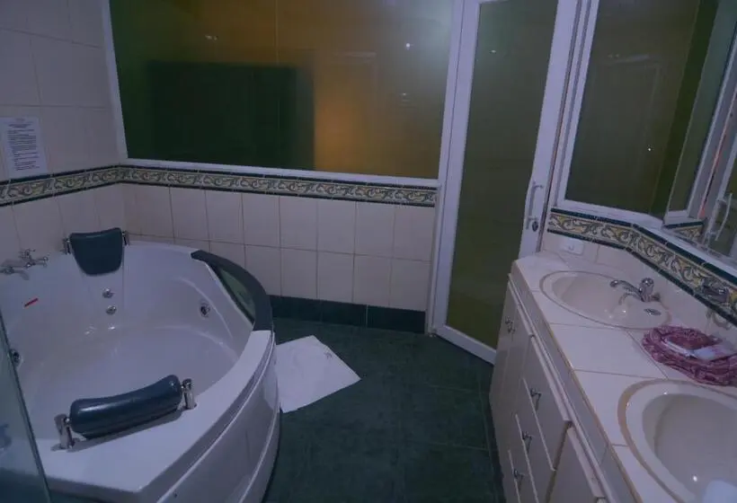 سوییت لوکس, Victoria Suites