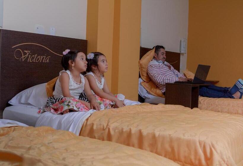 غرفة ديلوكس ثلاثية, Victoria Suites