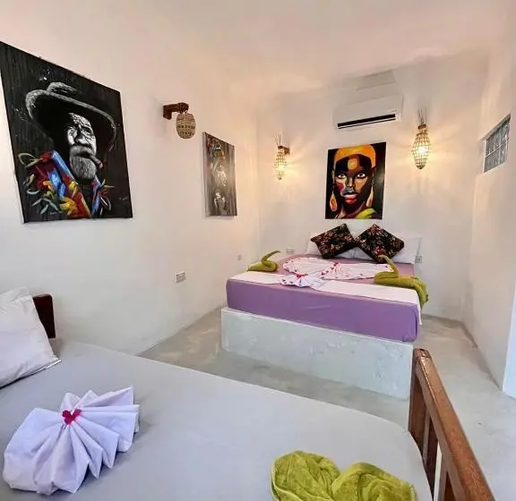 Superior Kolmen Hengen Huone, Zlife Stone Town