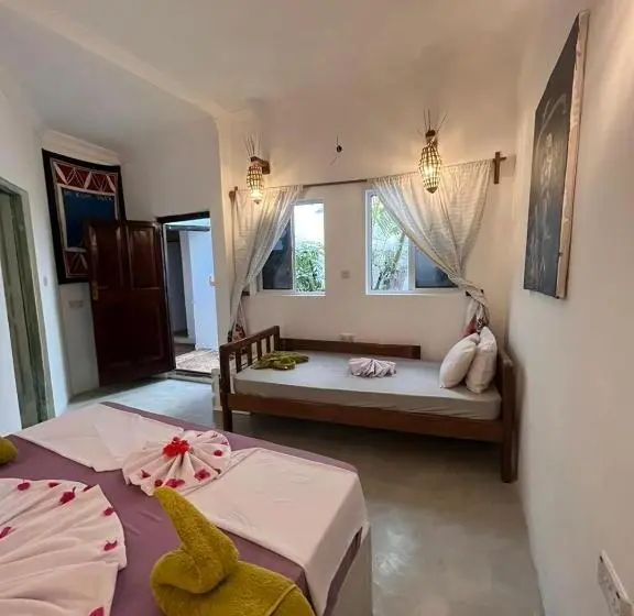 Superior Kolmen Hengen Huone, Zlife Stone Town