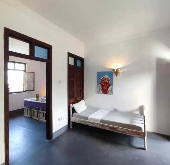 Perhesviitti, Zlife Stone Town