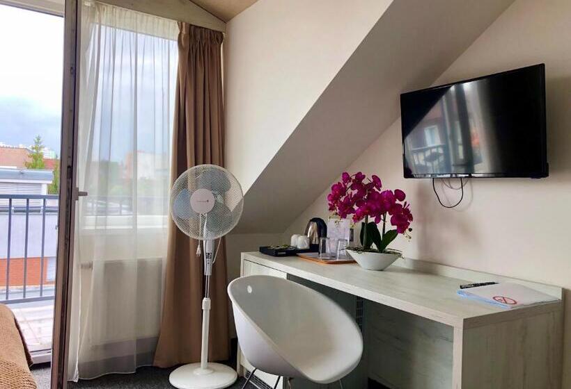 اتاق لوکس با بالکن, Grand Petit Hotel Ex Shato Gesson