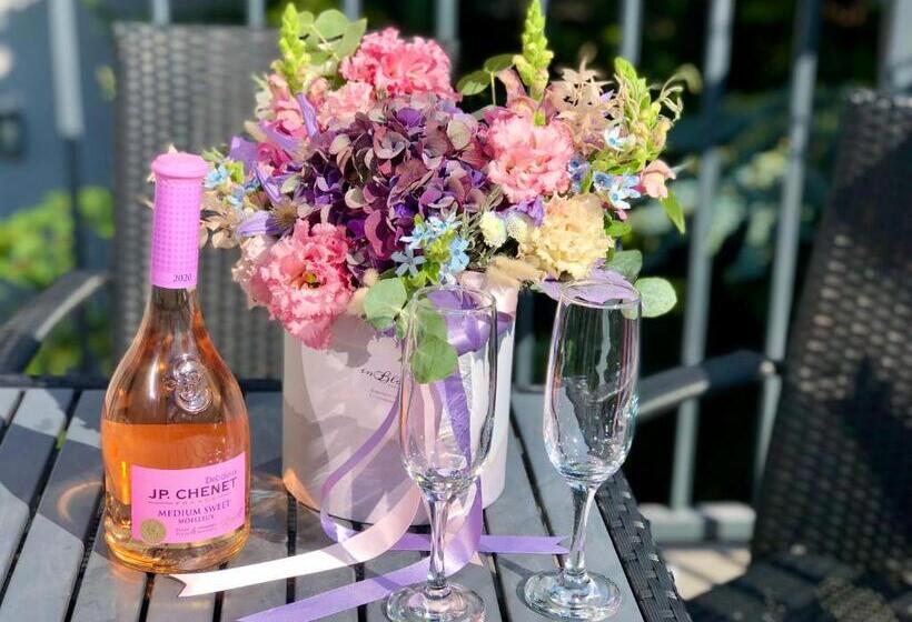 اتاق لوکس با بالکن, Grand Petit Hotel Ex Shato Gesson